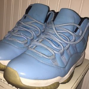 Jordan 11 Pantone